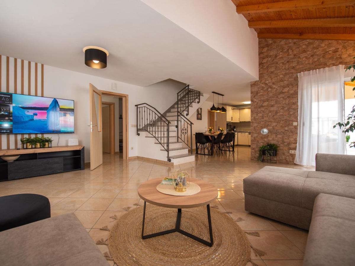 Beautiful Holiday Home "Villa Luka" Kaštel Štafilić Eksteriør bilde