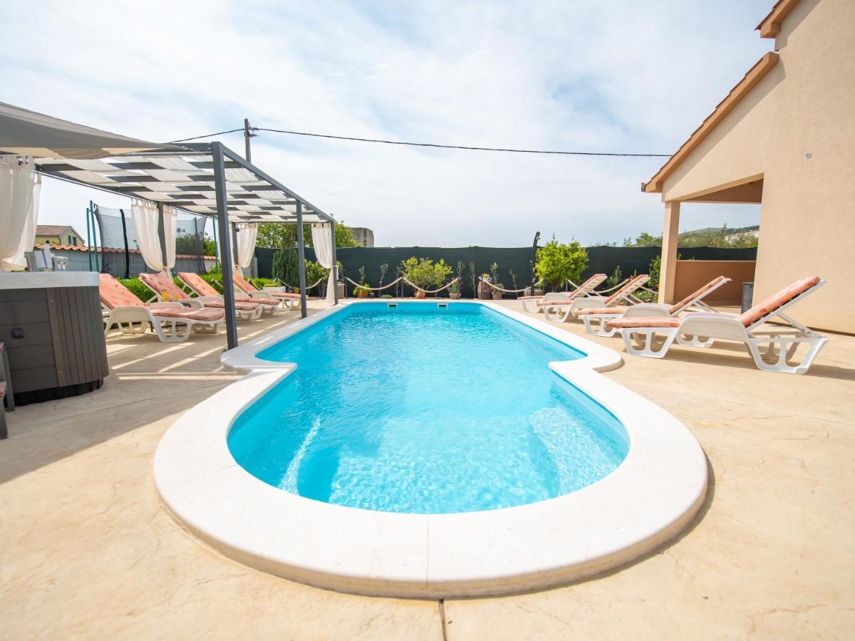 Beautiful Holiday Home "Villa Luka" Kaštel Štafilić Eksteriør bilde