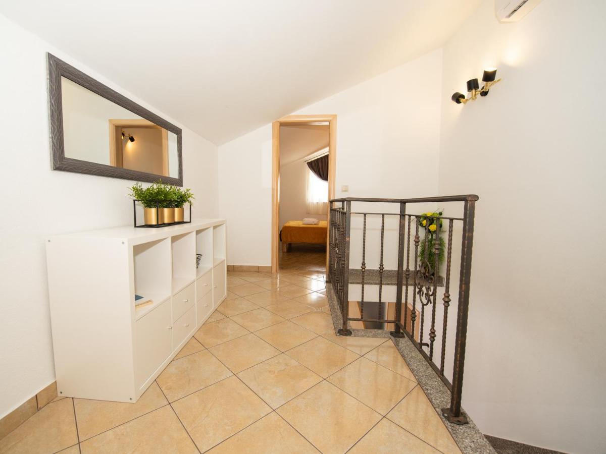 Beautiful Holiday Home "Villa Luka" Kaštel Štafilić Eksteriør bilde