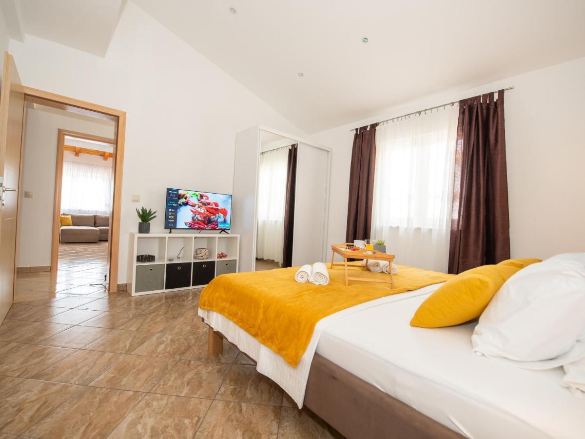 Beautiful Holiday Home "Villa Luka" Kaštel Štafilić Eksteriør bilde