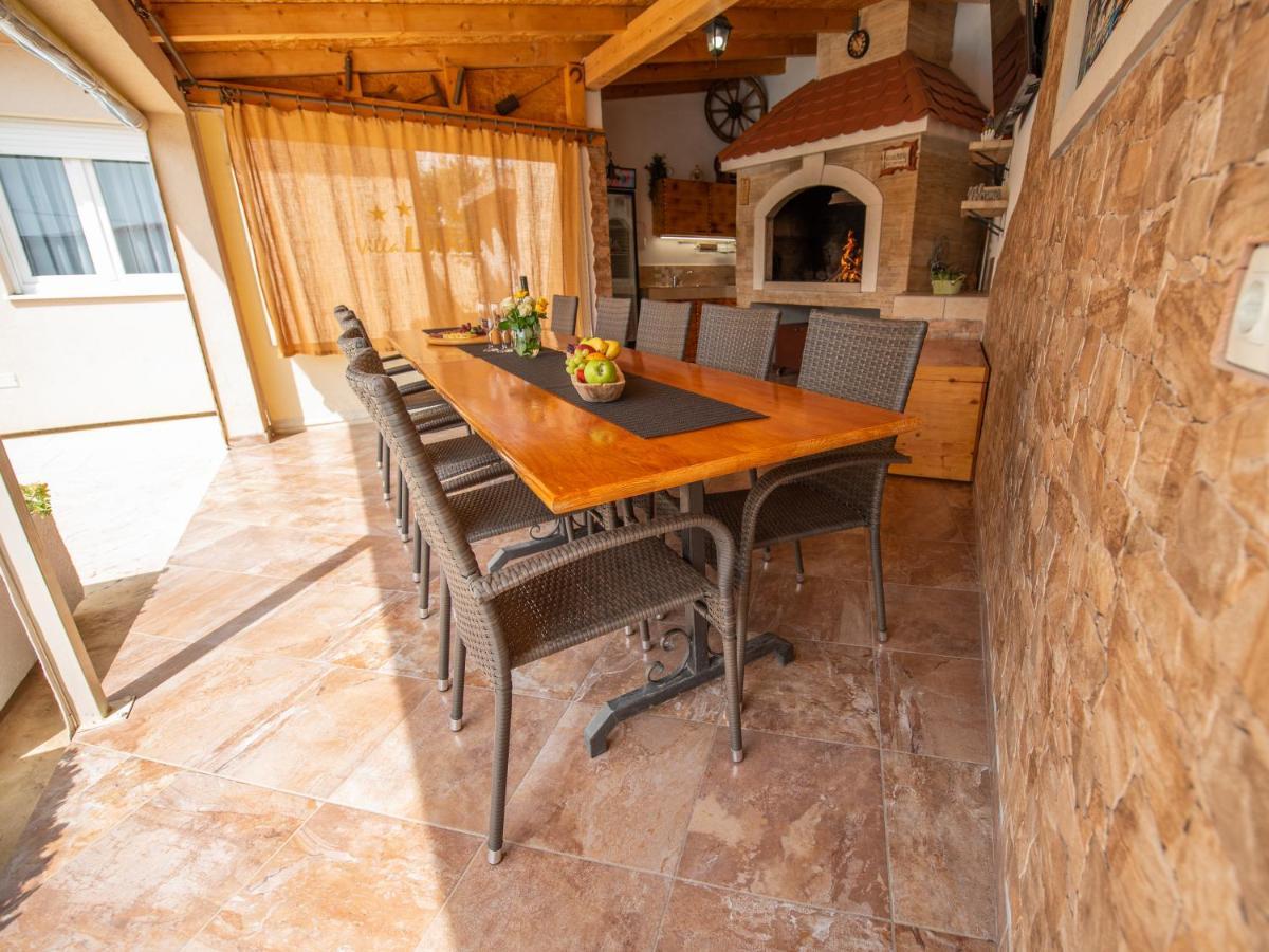 Beautiful Holiday Home "Villa Luka" Kaštel Štafilić Eksteriør bilde
