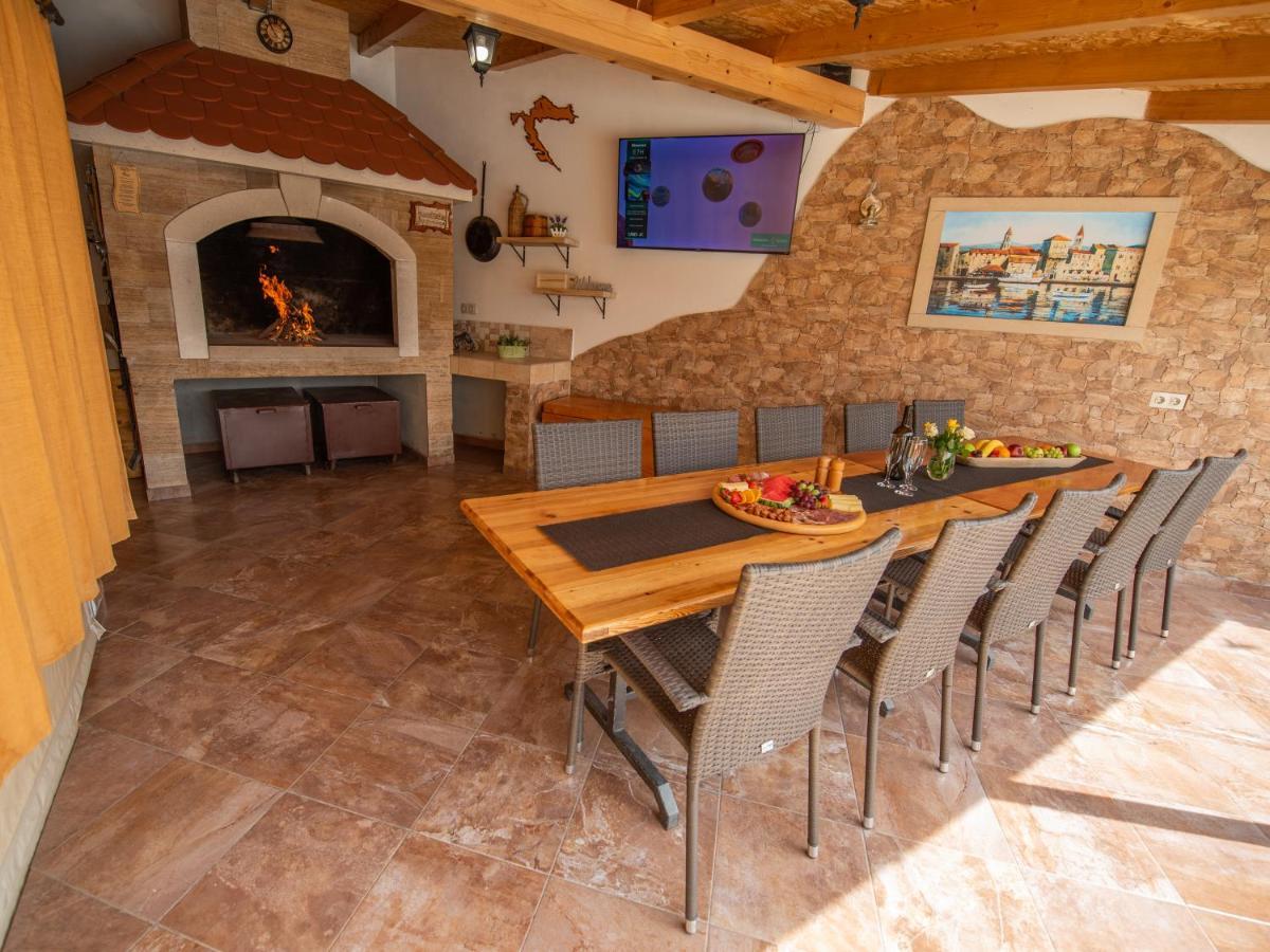 Beautiful Holiday Home "Villa Luka" Kaštel Štafilić Eksteriør bilde