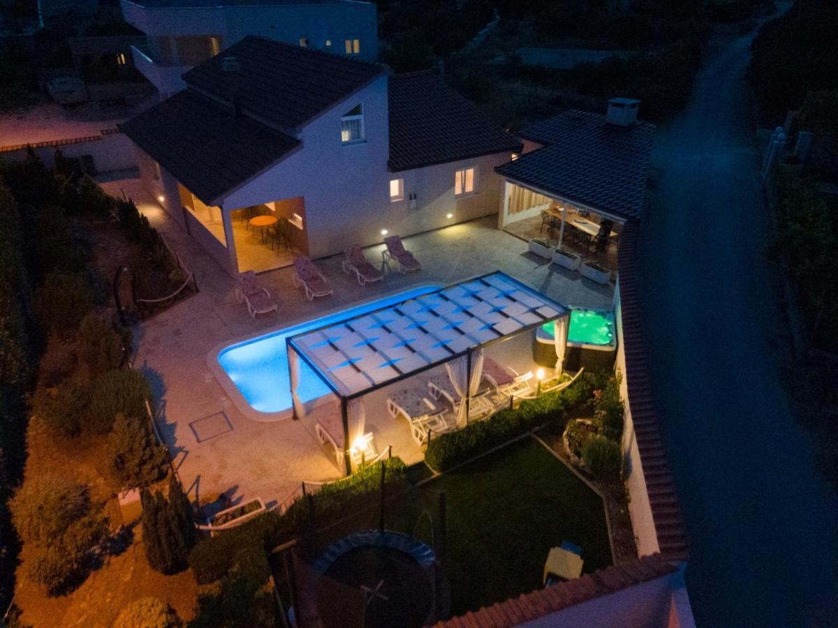 Beautiful Holiday Home "Villa Luka" Kaštel Štafilić Eksteriør bilde