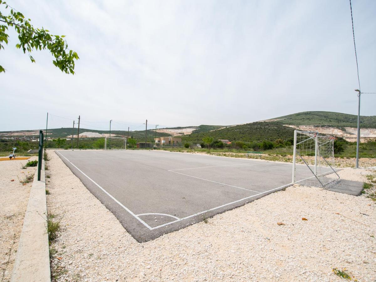 Beautiful Holiday Home "Villa Luka" Kaštel Štafilić Eksteriør bilde