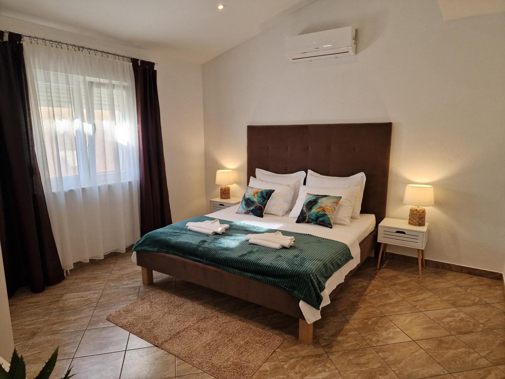 Beautiful Holiday Home "Villa Luka" Kaštel Štafilić Eksteriør bilde