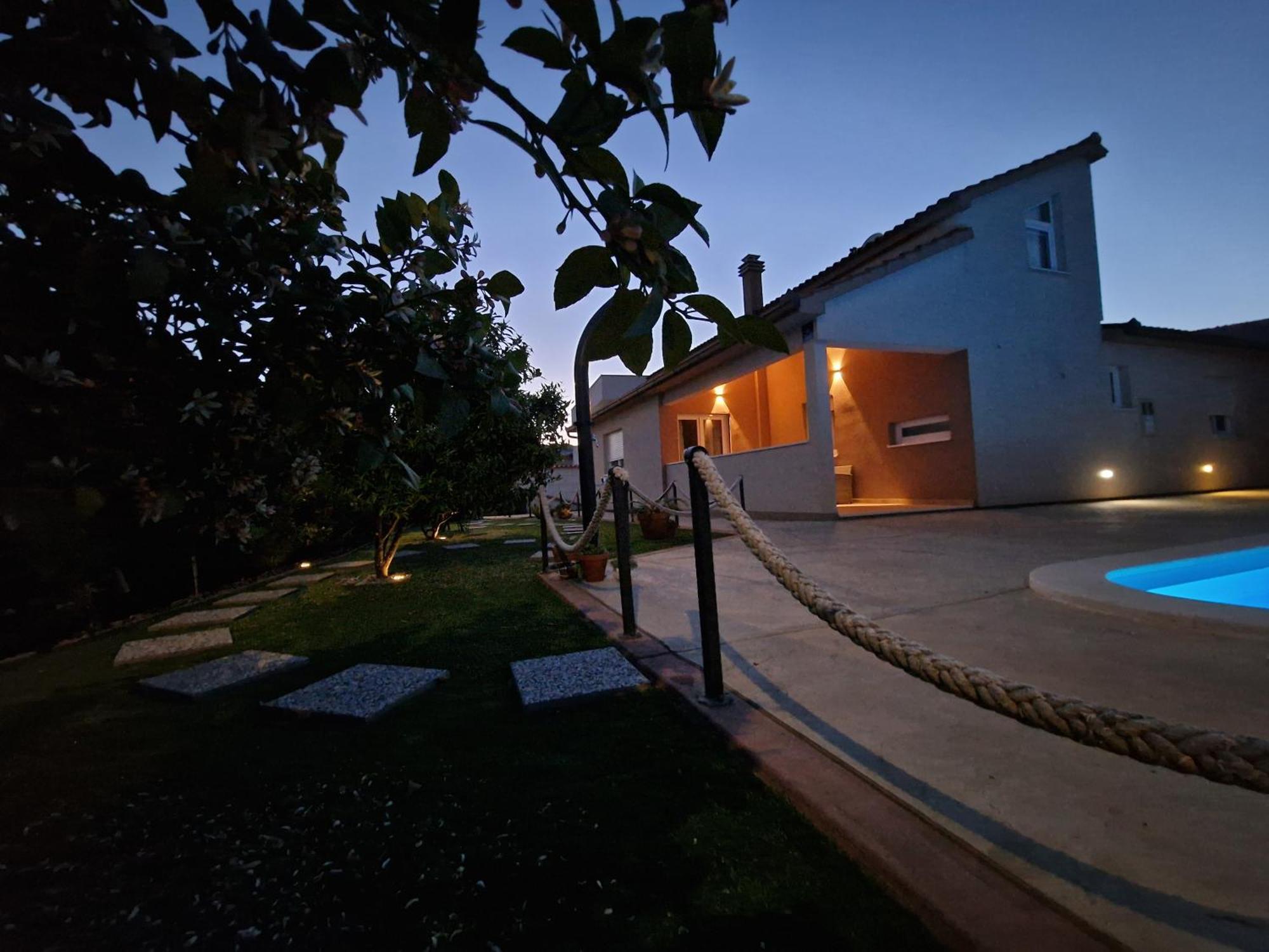 Beautiful Holiday Home "Villa Luka" Kaštel Štafilić Eksteriør bilde